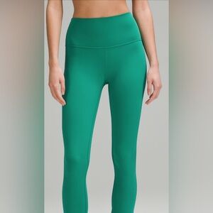 Women’s lululemon high rise align leggings light green size 6.